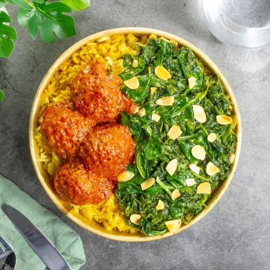 Polpette homemade al pomodoro con riso basmati bio profumato al curry e spinaci cotti a vapore