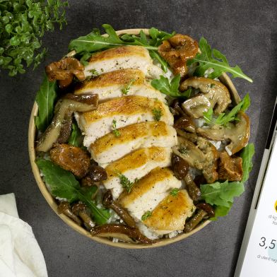 Tagliata di pollo con funghi misti, rucoletta e riso basmati bio al vapore