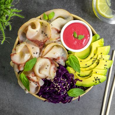 Spada affumicato con avocado e cavolo viola in agrodolce e riso venere bio