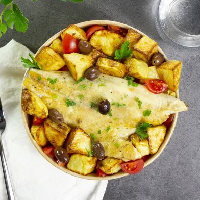 Filetto di orata con patate pomodorini e olive taggiasche