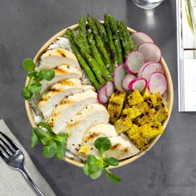 Tagliata di pollo con pannocchia, asparagi e riso bio al vapore