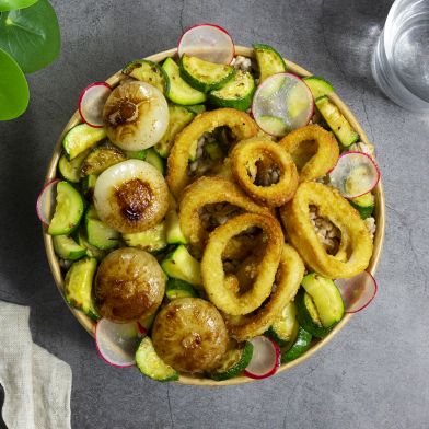 Anelli di totano impanati al forno con zucchine, cipolline borettane e farro bio al vapore