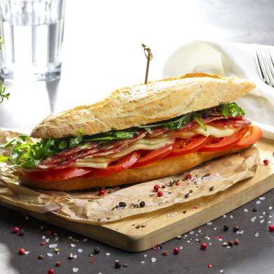 Ciabattina con salame Veneto, provola, pomodoro ramato e rucola