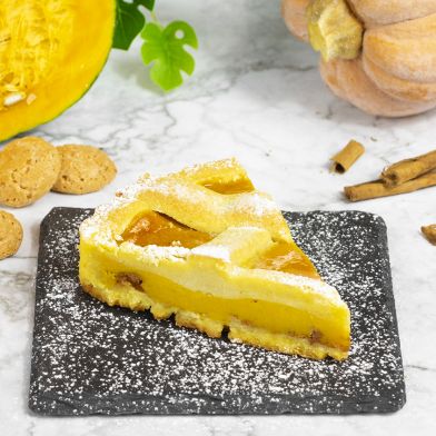 Fetta di crostata alla zucca e amaretti