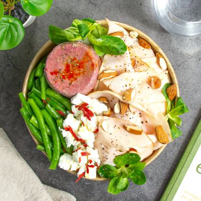Flan di radicchio con fesa di tacchino homemade, fagiolini al vapore e feta