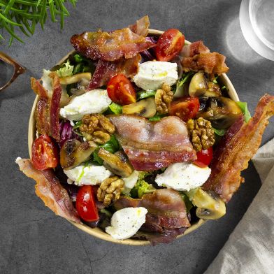 Insalatona con pancetta croccante, champignon e ricotta