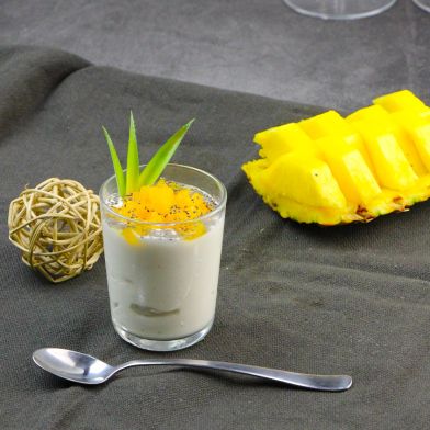 Yogurt greco artigianale con confettura di ananas homemade e semi di chia