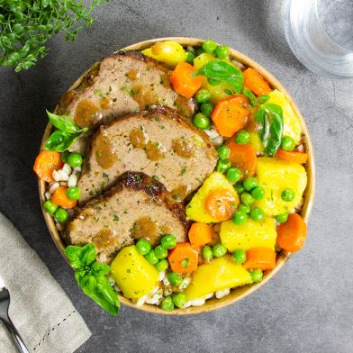 Merrypolpettone con patate, carote, piselli e orzo bio al vapore
