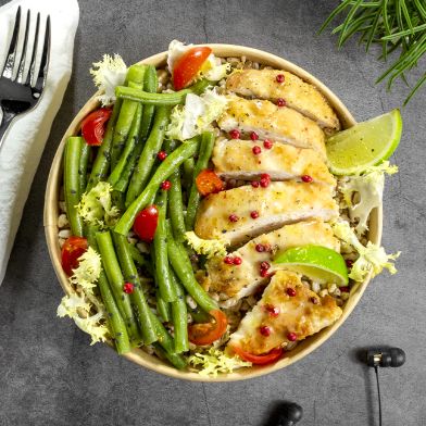 Scaloppa di pollo profumato al lime, pepe rosa e farro biologico