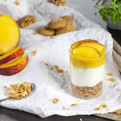 Bicchierino con cremoso allo yogurt e coulis di pesche