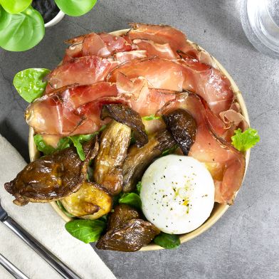 Burratina pugliese fresca con speck Trentino e funghi porcini al forno
