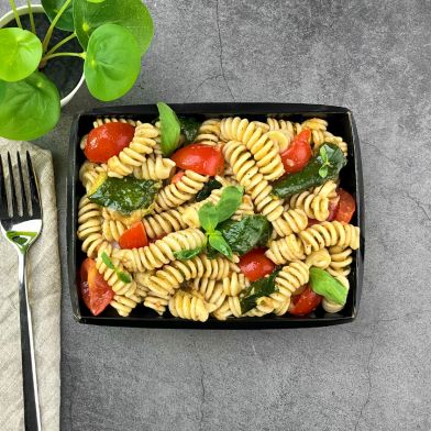 SMART Fusilli freddi con pomodorini, zucchine e pesto di olive