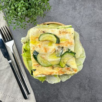 Lasagna con zucchine, prosciutto cotto e burratina affumicata