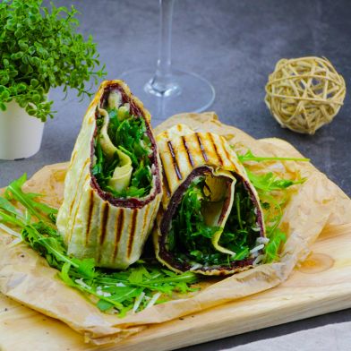 Wrap con bresaola, rucola e grana Padano