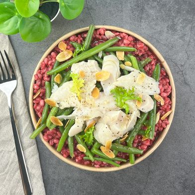 Orzotto con crema di barbabietole e filetto di nasello